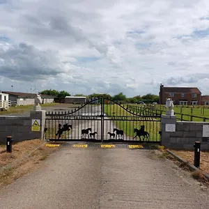 Campsite Braemar Equestrian, East Riding Of Yorkshire, Burton Pidsea